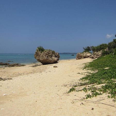 Hotel & Restaurant On The Beach Lue Motobu Exterior foto