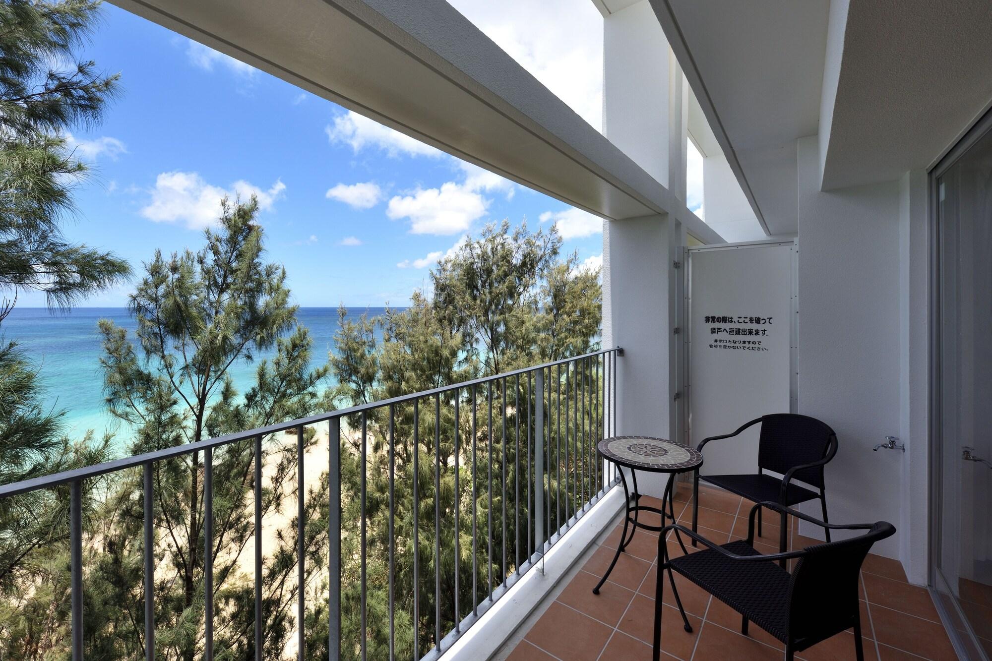 Hotel & Restaurant On The Beach Lue Motobu Exterior foto