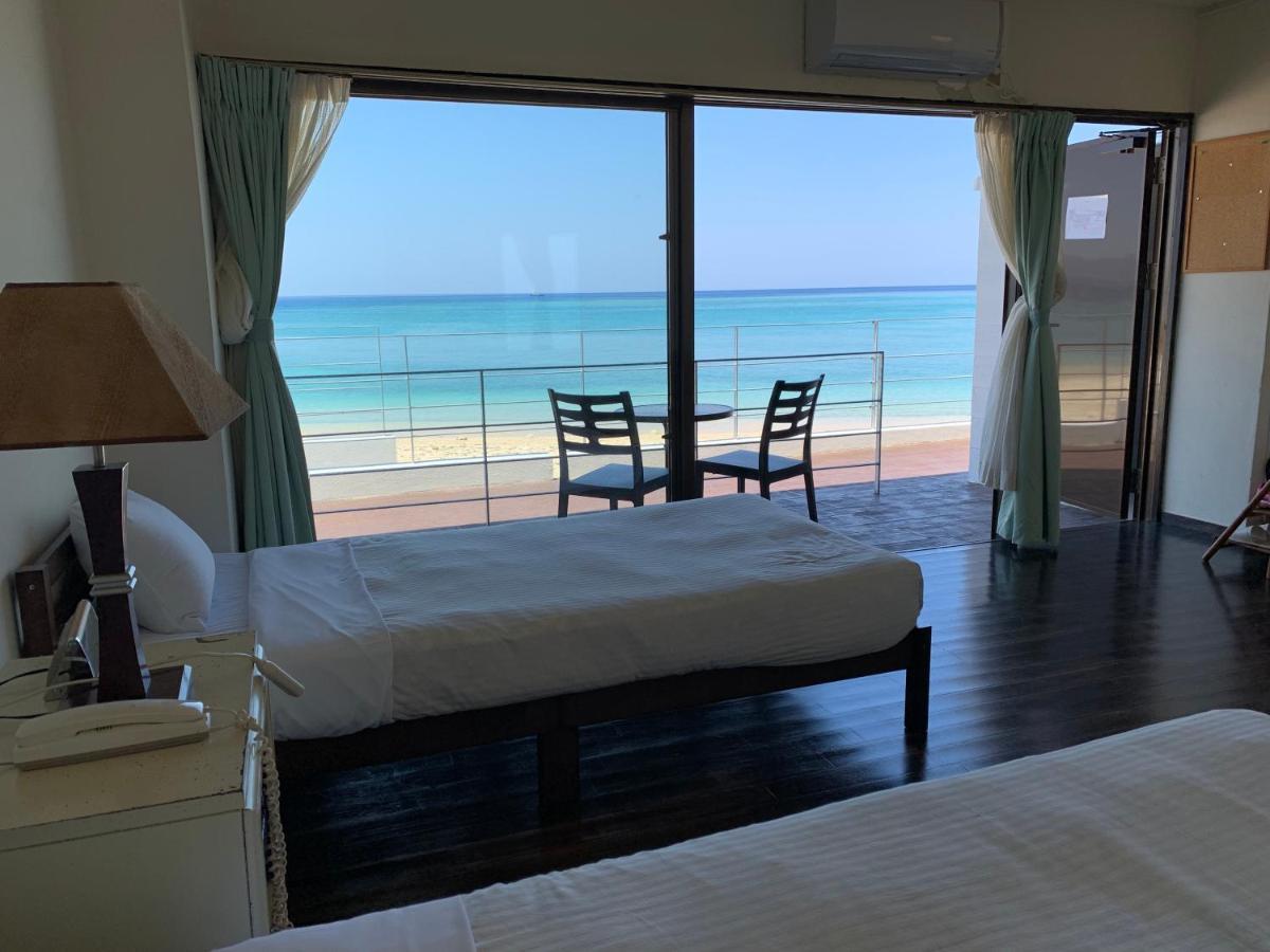 Hotel & Restaurant On The Beach Lue Motobu Exterior foto