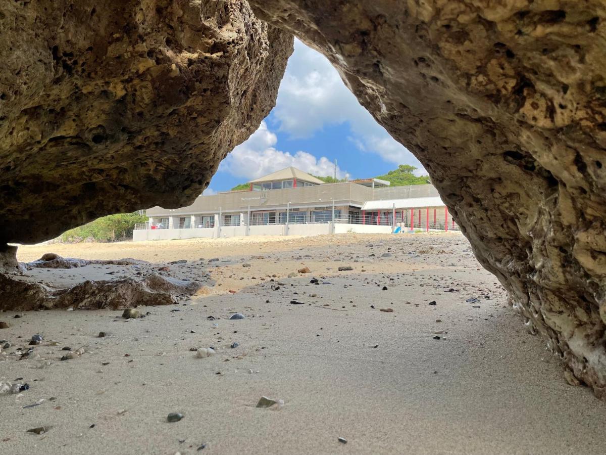 Hotel & Restaurant On The Beach Lue Motobu Exterior foto
