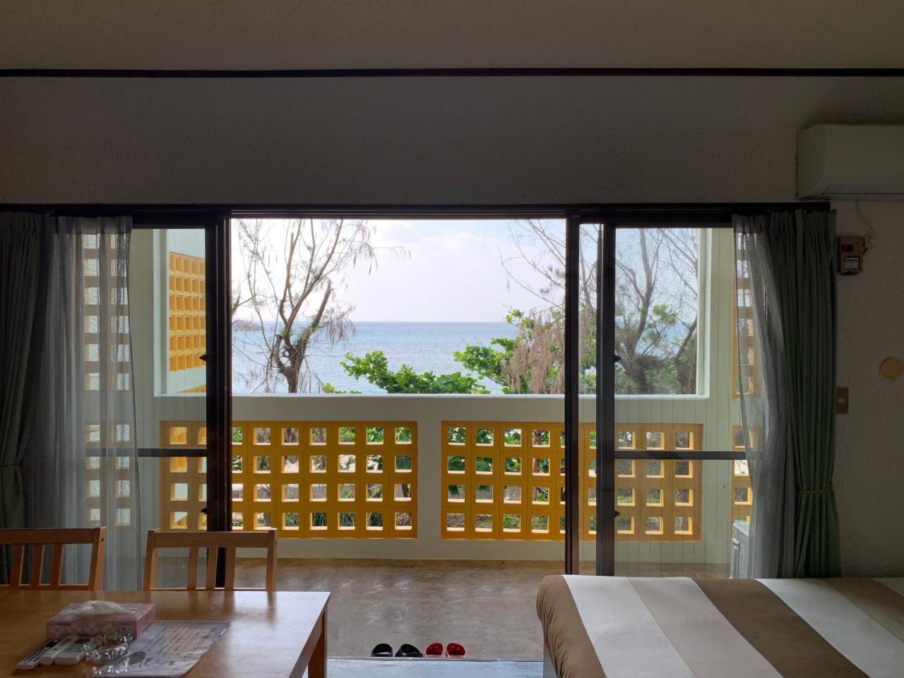 Hotel & Restaurant On The Beach Lue Motobu Exterior foto