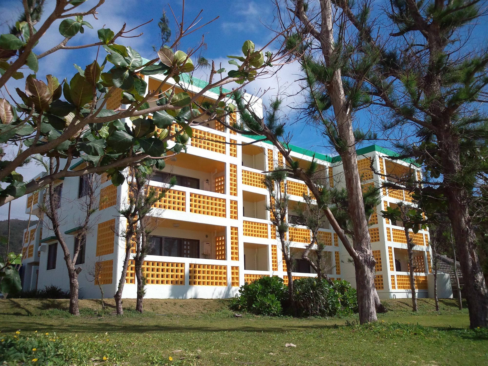 Hotel & Restaurant On The Beach Lue Motobu Exterior foto